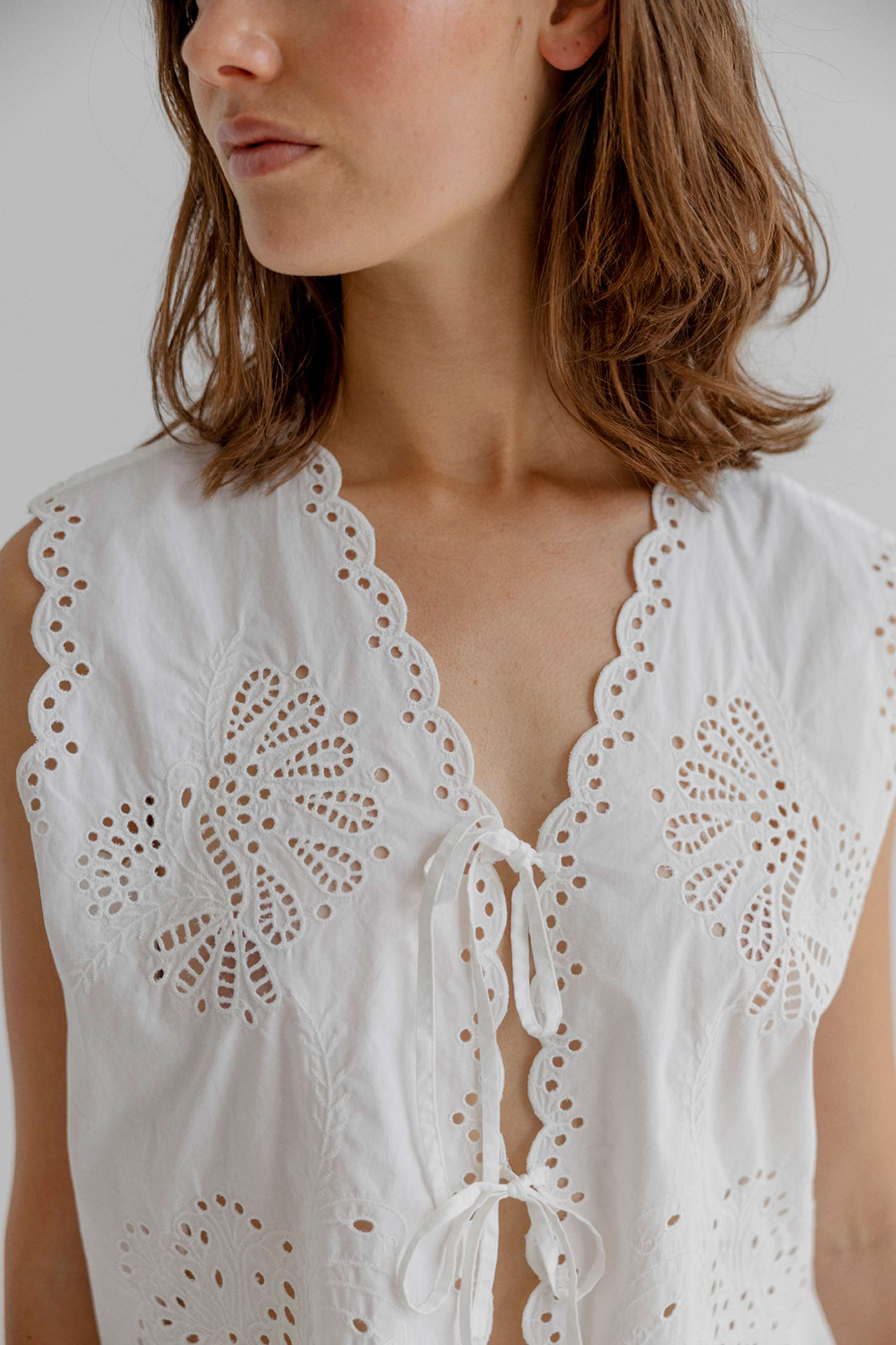 PROJECT AJ117 - HOPE BLUSE HVID