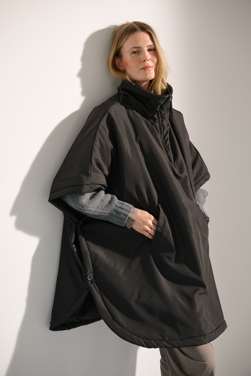MOSHI MOSHI - UMA PADDED PONCHO SORT