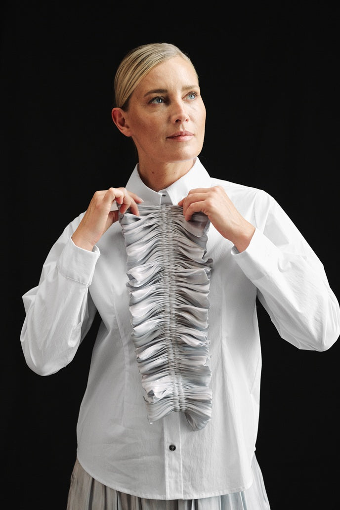 ATELIER TAKTIL - BELLA RUFFLE TIE HVID