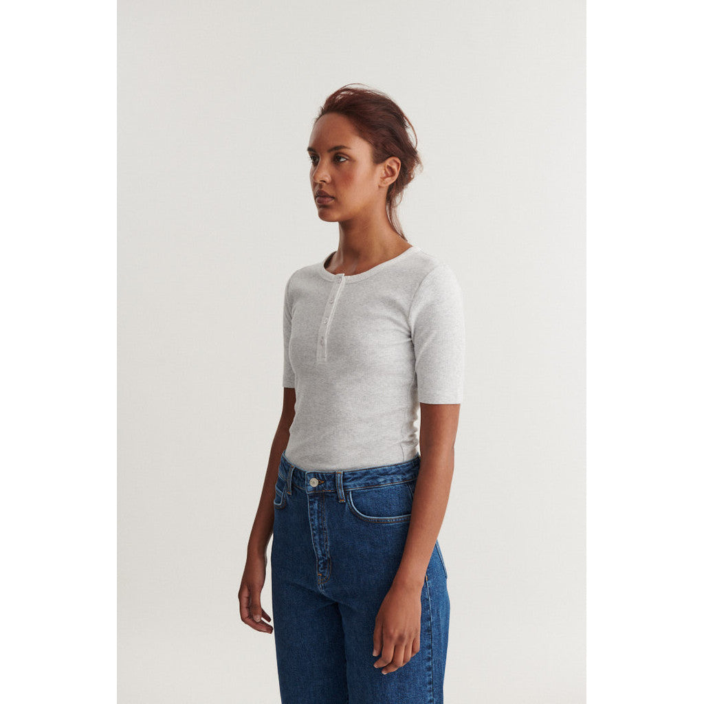 BASIC APPAREL - LUDMILLA SS GRANDDAD GREY MELANGE