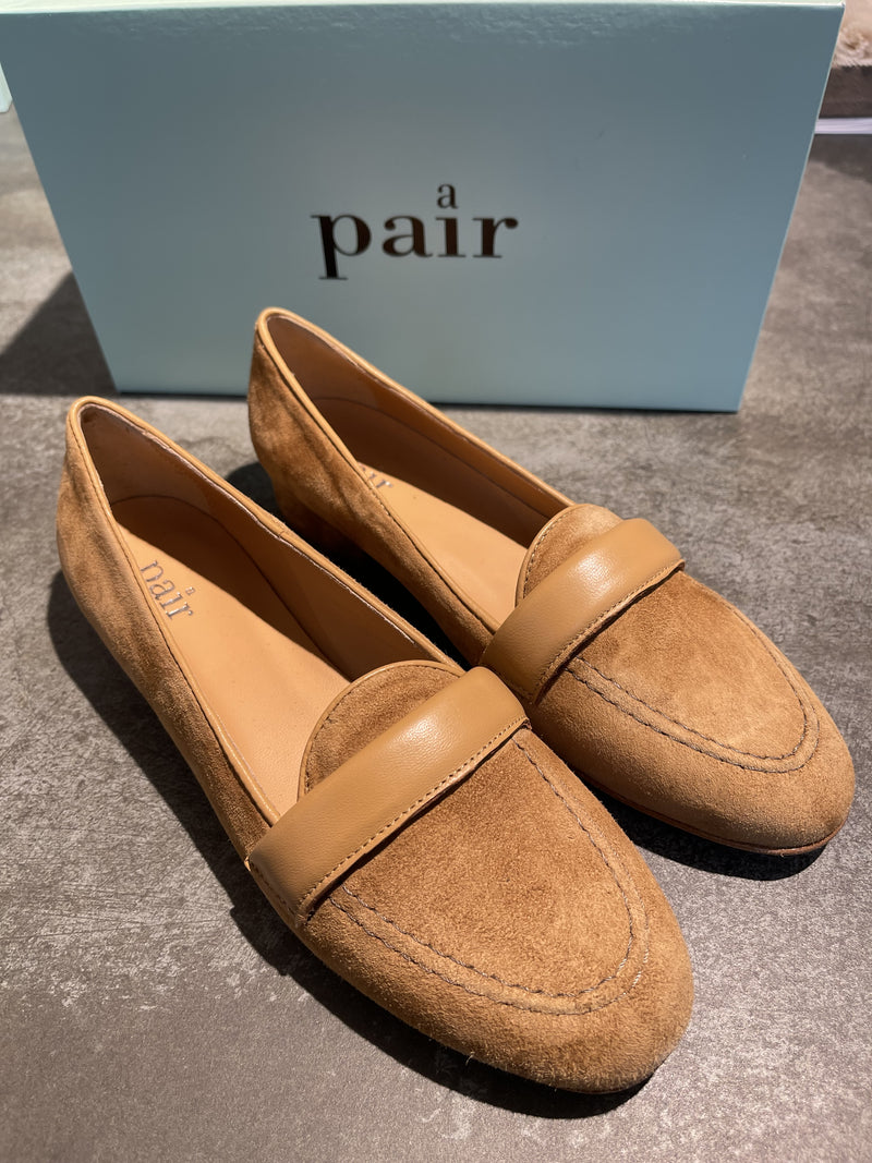 A PAIR - CLASSIC LOAFER BELT SAND