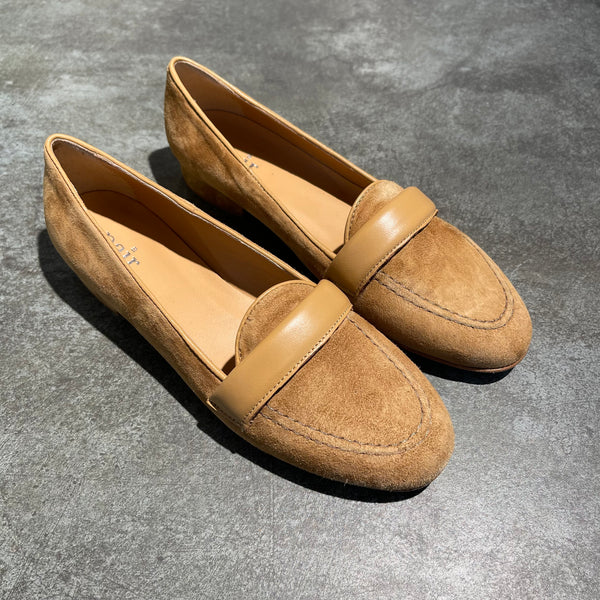 A PAIR - CLASSIC LOAFER BELT SAND