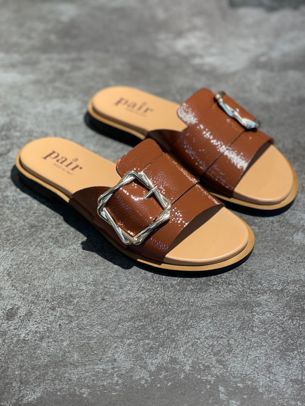 A PAIR - BIG BUCKLE FLAT CACAO