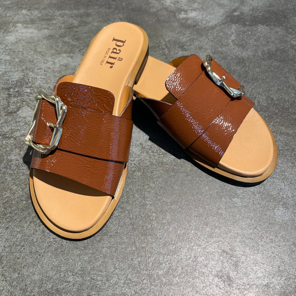 A PAIR - BIG BUCKLE FLAT CACAO
